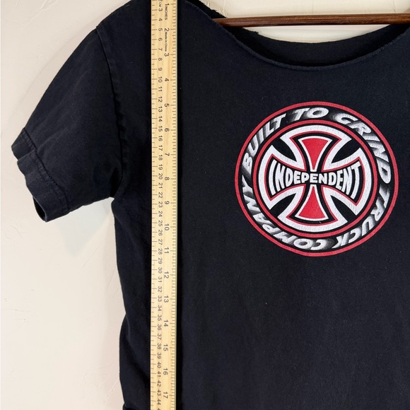 Vintage Independent Black Crop T-Shirt with Red & White Logo - Picture 5 of 5